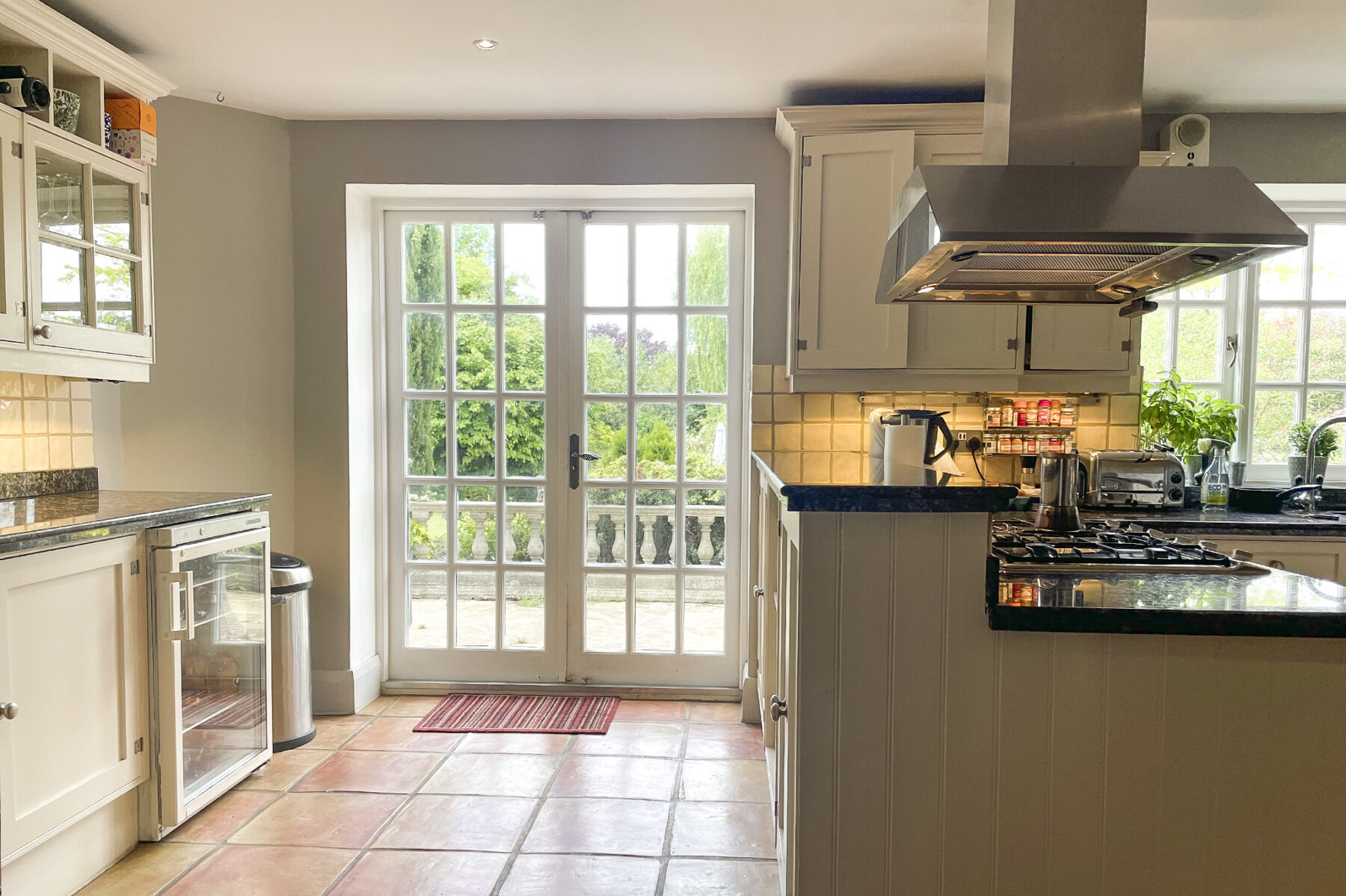 Kitchen terracota floor cooker worktops glass doors garden TV filming location hire lodge London 94